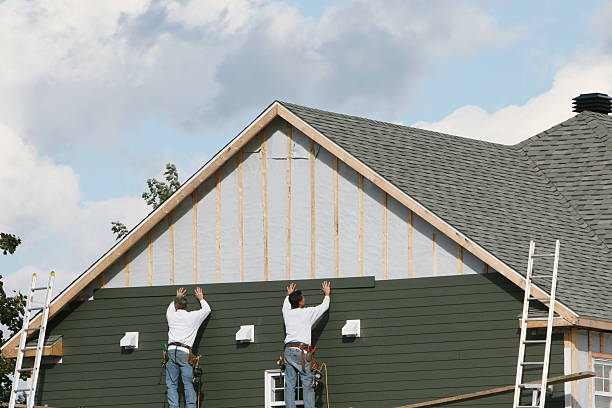 Professional Siding technician working in Greenwich, OH